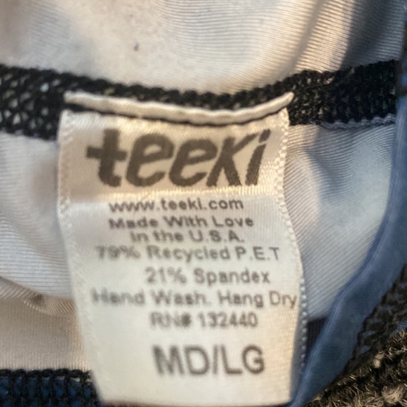 2-piece Teeki Top Pants set 🤩 worn twice. Darker Navy bottoms + Blue crop tank - Picture 10 of 16